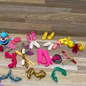 Barbie accessories mixed lot of vintage to new heels shoes bags mixed bundle